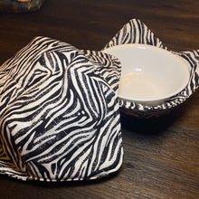 Load image into Gallery viewer, Zebra Bowl Cozy Set Med/Large
