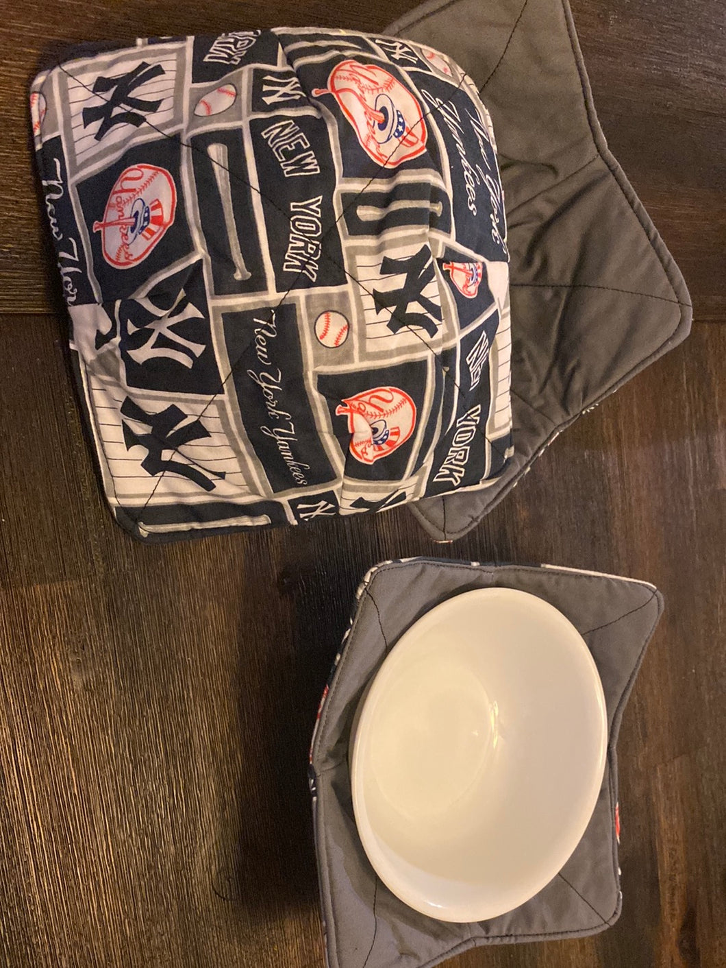 NY Yankees Medium (18oz) Bowl Cozy