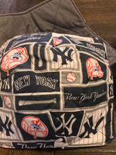 Load image into Gallery viewer, NY Yankees Medium (18oz) Bowl Cozy
